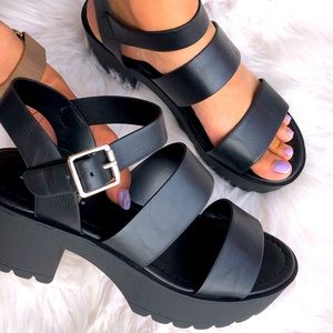 Soda Account Black Lug Sole Flip Flop Platform Sandal